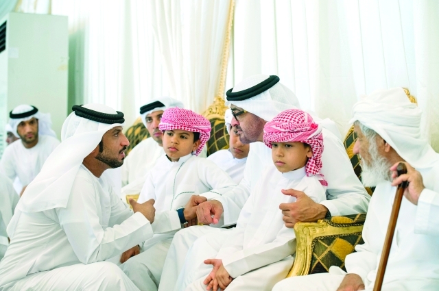 "■ سموه يقدم العزاء لأسرة الشهيد حسن الطنيجي"