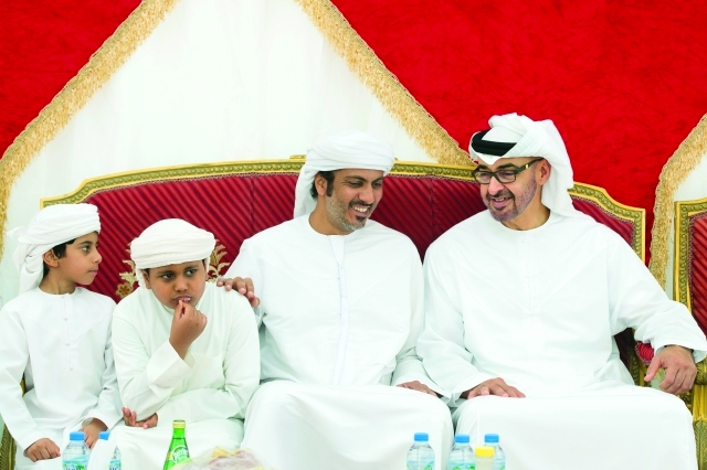 "■ محمد بن زايد مواسياً أسرة الشهيد سيف النقبي"