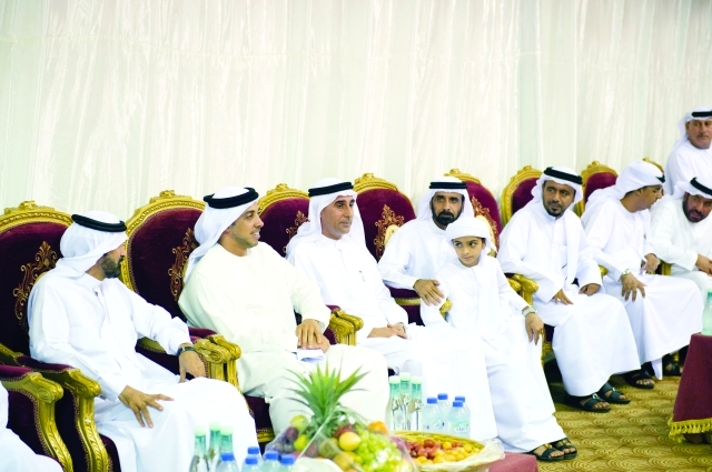 "■  منصور بن زايد يقدم واجب العزاء لأسرة الشهيد سليمان البلوشي"