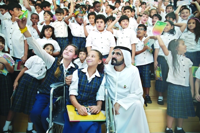 "■ نائب رئيس الدولة في صورة سيلفي مع الطلبة"