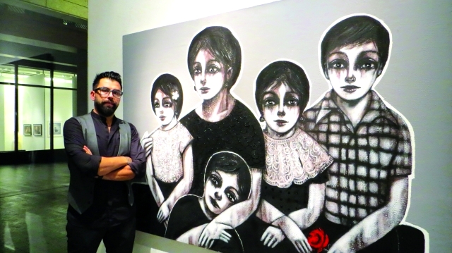 "■ مهند عرابي يقف إلى جانب « بورتريه عائلي» | البيان"