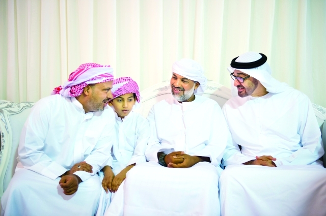 "■ محمد بن زايد يقدم واجب العزاء لأسرة الشهيد غالب المري"