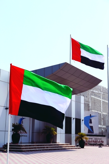 "■ العلم مرفرفاً في رأس الخيمة"