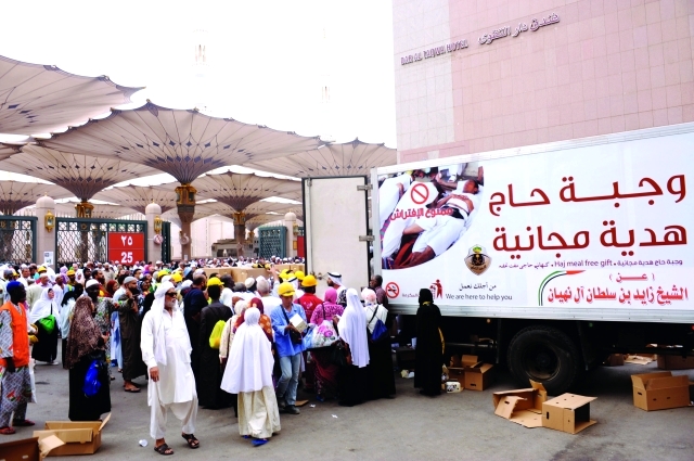 "Ⅶ خلال توزيع الوجبات |   وام"