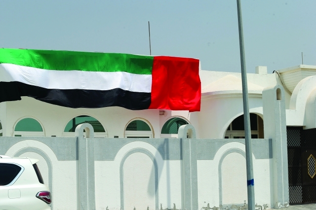 "علم الوطن يزين منازل الشارقة"