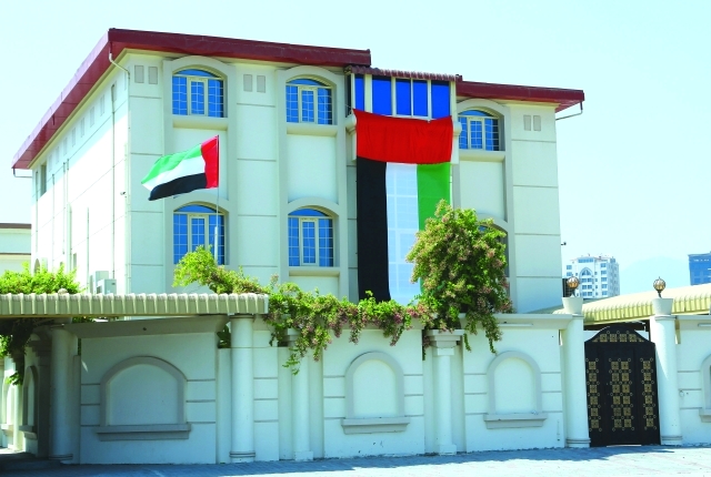 "مواطنو الفجيرة تجاوبوا مع المبادرة وزينوا منازلهم بعلم الوطن"