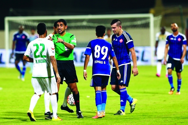 "طرد لاعب الشعب في الدقيقة 20 أثر على نتيجة المباراة | تصوير ناصر بابو"