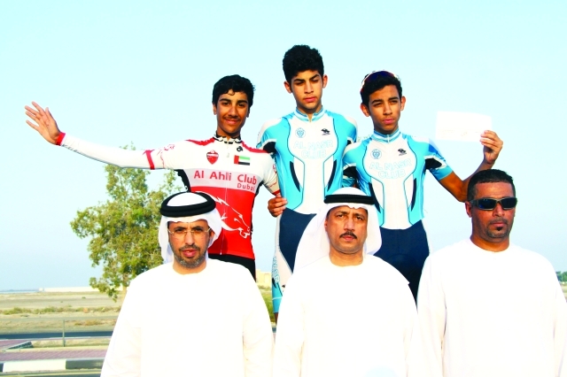 "■ النعيمي والشامسي مع أصحاب المراكز الثلاثة الأولى | البيان"