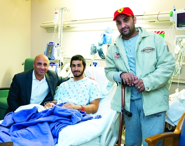 "■ .. ويطمئن على حالتهم الصحية"