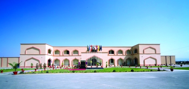 "كلية وانا العسكرية في وزيرستان الباكستانية"