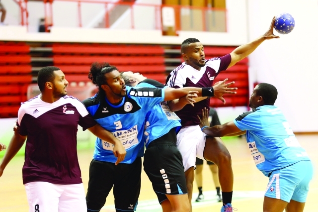 "■ جانب من مباراة المنتخب مع فريق دبي | تصوير: عماد علاء الدين"