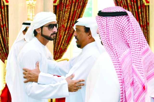 "■ حمدان بن محمد يتلقى تعازي ضاحي خلفان"