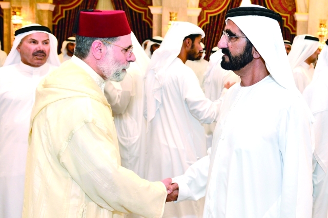 "■ محمد بن راشد يتلقى التعازي بحضور مصبح الفتان"