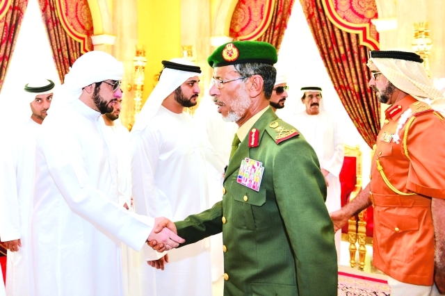 "■ حمدان ومكتوم وأحمد بن محمد يتلقون التعازي من حمد الرميثي"