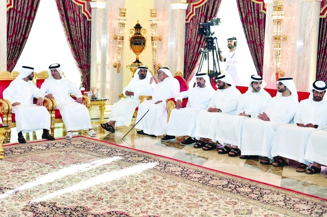 "■ حمدان وهزاع بن زايد وحمدان بن مبارك وأحمد بن سعيد والشيوخ خلال العزاء"