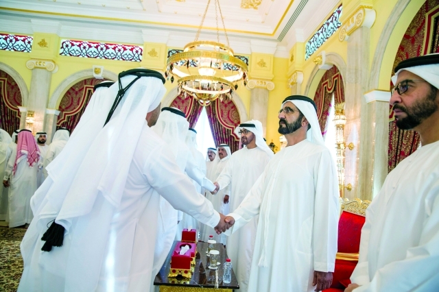 "■ وسموه يتلقى تعازي جموع المواطنين بحضور محمد بن زايد وحمدان بن راشد وحمدان بن زايد ومحمد النابودة"