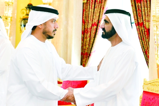 "■ محمد بن راشد يتلقى تعازي سلطان بن طحنون"
