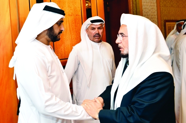 "مكتوم بن محمد يتلقى التعازي بحضور مصبح الفتان"