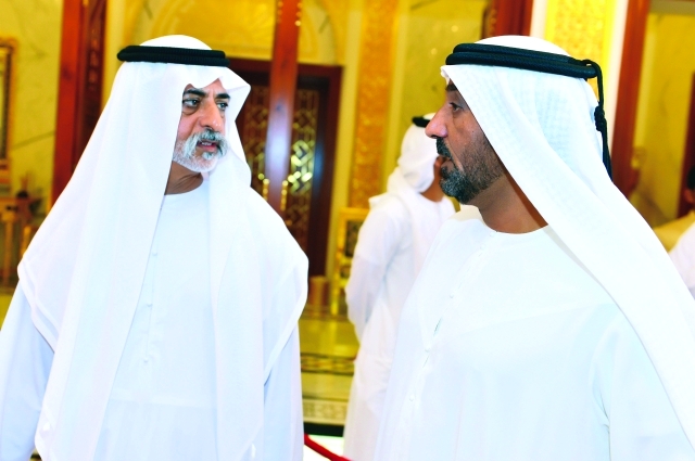 "أحمد بن سعيد ونهيان بن مبارك خلال العزاء"