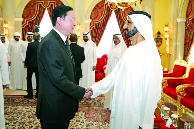 "■ محمد بن راشد متلقياً التعازي بحضور حمدان بن راشد ومكتوم بن محمد وأحمد بن راشد  |  تصوير: سيف محمد وخليفة اليوسف"
