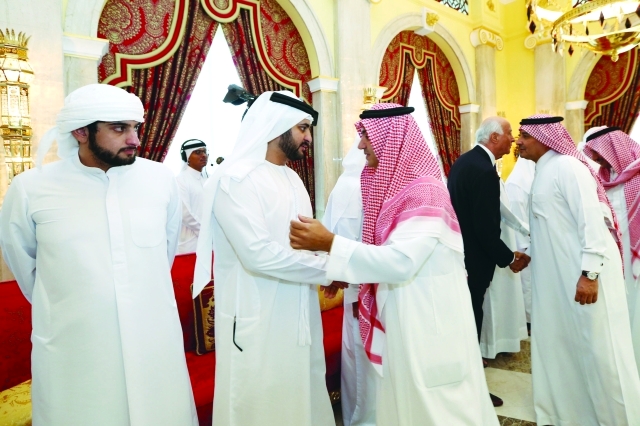 "■ مكتوم وأحمد بن محمد يتقبلان التعازي"