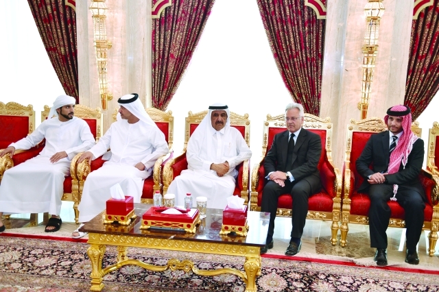 "■ حمدان بن محمد وحمدان بن راشد وهزاع بن زايد وحمزة بن الحسين وجانب من المعزين"