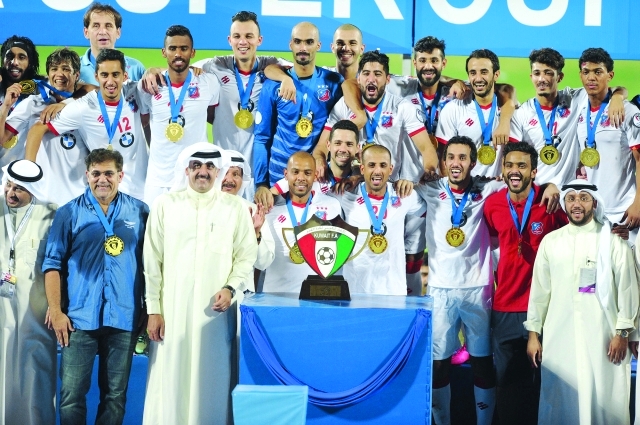 "■ لاعبو الكويت يحتفلون بلقب كأس السوبر | البيان"