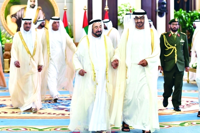 "محمد بن زايد مستقبلا سلطان القاسمي وحمد الشرقي وسعود بن صقر"