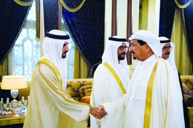 "■ حميد النعيمي يهنىء حمدان بن محمد بحضور حمدان بن راشد وحمدان بن زايد"