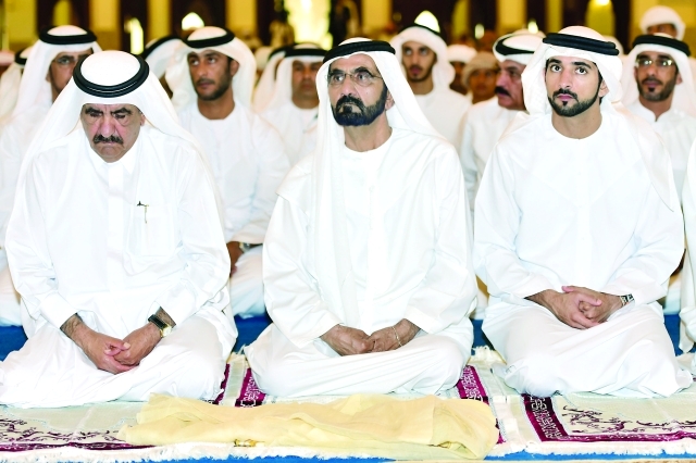 "■ محمد بن راشد خلال الخطبة بحضور حمدان بن محمد وحمدان بن راشد"