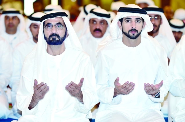 "■ محمد بن راشد وحمدان بن محمد يؤمنان على دعاء الخطيب"