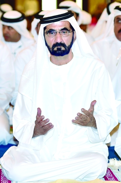 "■ محمد بن راشد يؤمن على دعاء الخطيب"