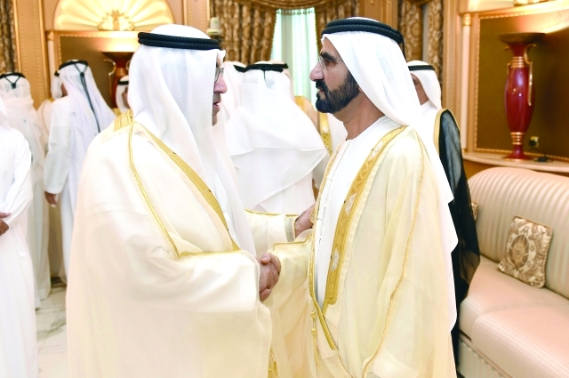 "■ محمد بن راشد يتلقى تهاني عبد الرحمن العويس"