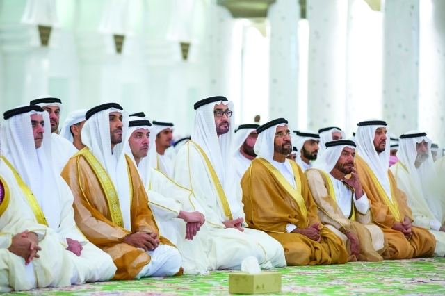 "ولي عهد أبوظبي يستمع لخطبة العيد بحضور سيف وسرور بن محمد وهزاع ونهيان وسيف بن زايد ومحمد بن بطي ونهيان بن مبارك"