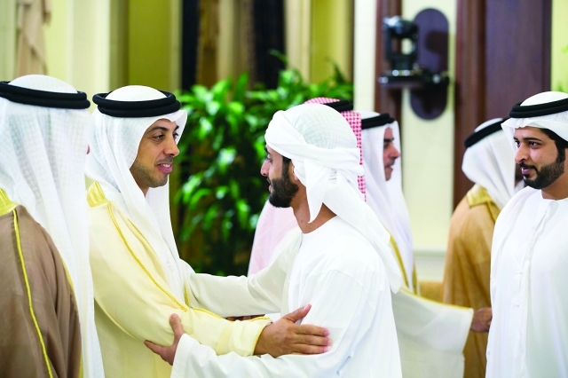 "■ سيف ومنصور بن زايد يصافحان المهنئين"