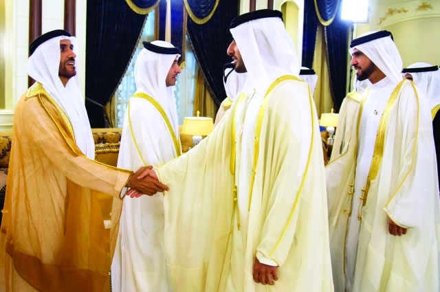 "■ هزاع ونهيان بن زايد يتلقيان التهاني من راشد بن حميد"