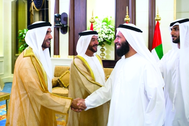 "■ سرور بن محمد ونهيان بن زايد يتلقيان التهاني بالعيد"