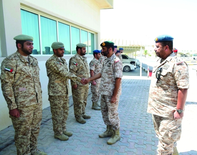"سالم الكعبي خلال زيارته القوات الجوية والدفاع الجوي"
