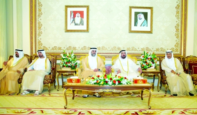 "حاكم الشارقة خلال استقباله المهنئين بحضور سلطان بن محمد بن سلطان وعبد الله بن سالم وعصام بن صقر"