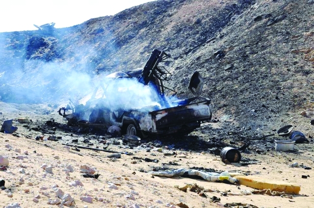 "■ صورة نشرها الجيش المصري لإحدى عربات الإرهابيين التي تم تدميرها الثلاثاء الماضي في منطقة الواحات | أ.ب"