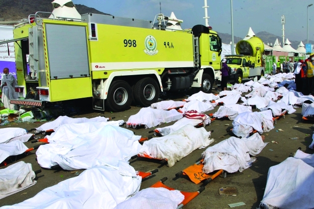"■ عدد من جثامين ضحايا الحادث في موقع التدافع | إي.بي.إيه"