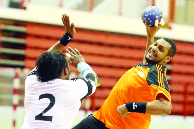 "■ جانب من مباراة منتخبنا مع محترفي الأندية | تصوير ــ عماد علاء الدين"