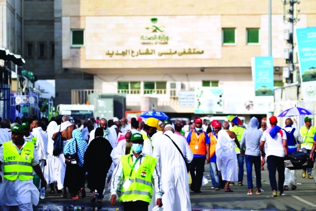 "متطوعون لمساعدة الحجيج في منى    ــ  أ.ف.ب"