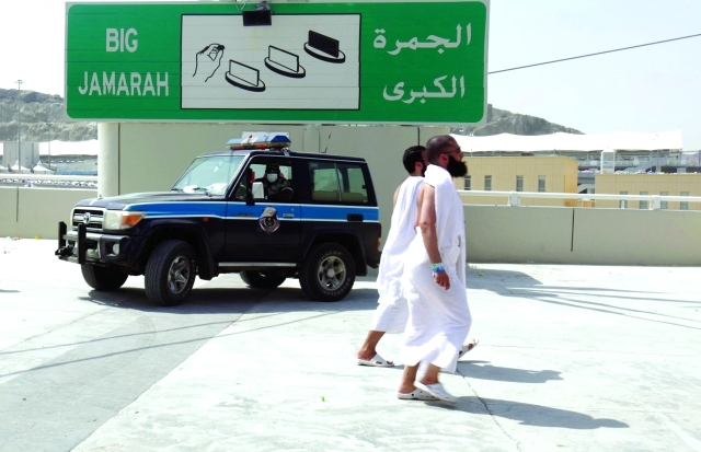 "دورية أمنية تواكب الحجاج أثناء رمي الجمرات  ــ  إي.بي.إي"