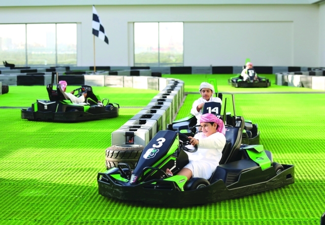 "احتفالات الأطفال في «رأس الخيمة مول» | تصوير: محمد حنيف"