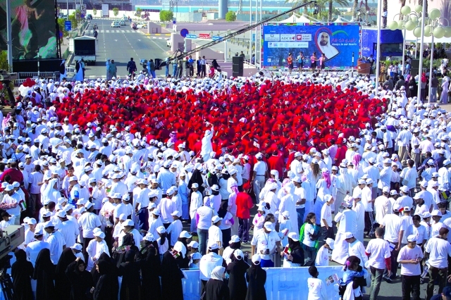 "حملة «إمارات العطاء» لتفعيل مشاركة الشباب في العمل التطوعي"