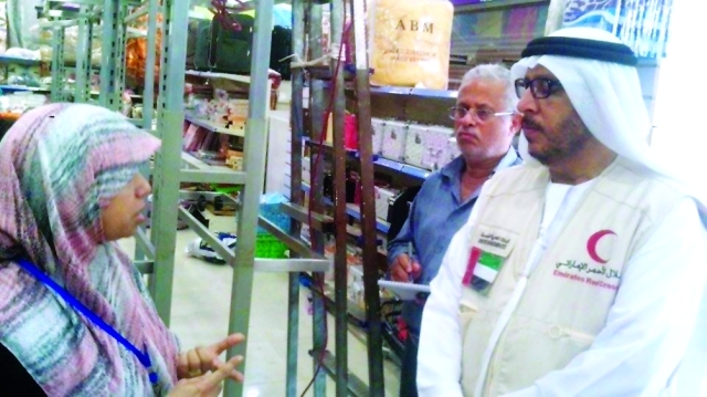 "■ وفد الهلال الأحمر خلال توزيع ملابس العيد لذوي الاحتياجات الخاصة | البيان"