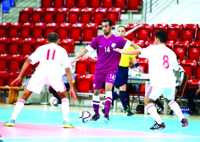 "■ من لقاء سابق بين منتخب الصالات وقطر | البيان"