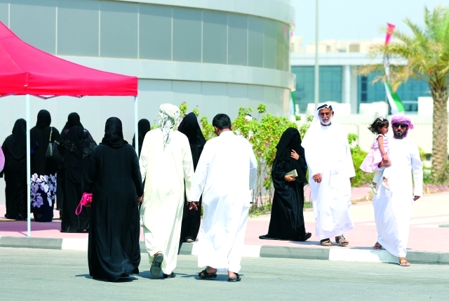 "■ إقبال كبير منذ الصباح | تصوير – حنيف"