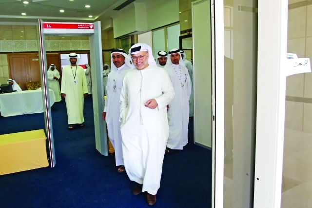 "■ أنور قرقاش"